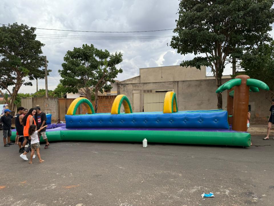 Foto 9 de 11 — A força do Bem: crianças do Valle Verde ganham festa e presentes em ação solidária entre amigos